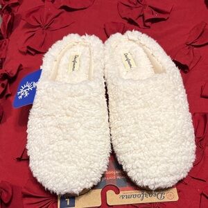 Dearfoams Women's Cozy White Slippers